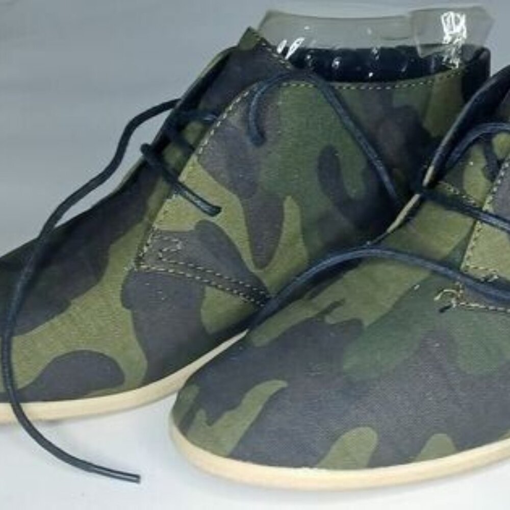 Rouge Camo Shoes size 7